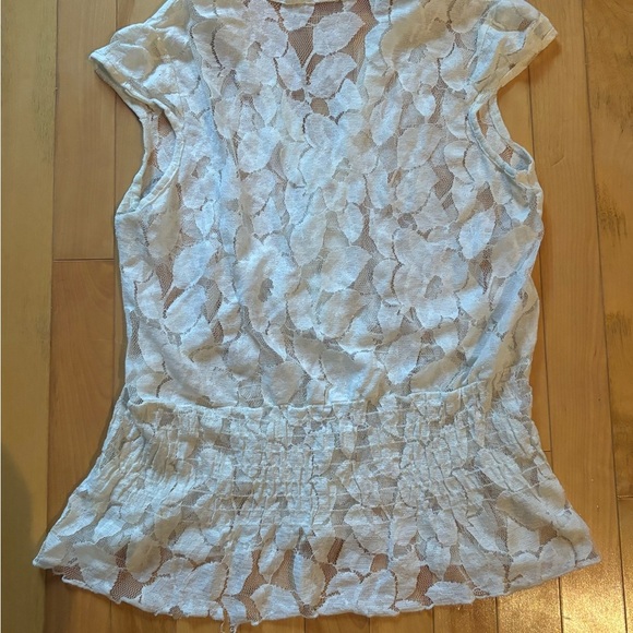 Elegant White/Cream Lace Women's Top - Picture 3 of 4
